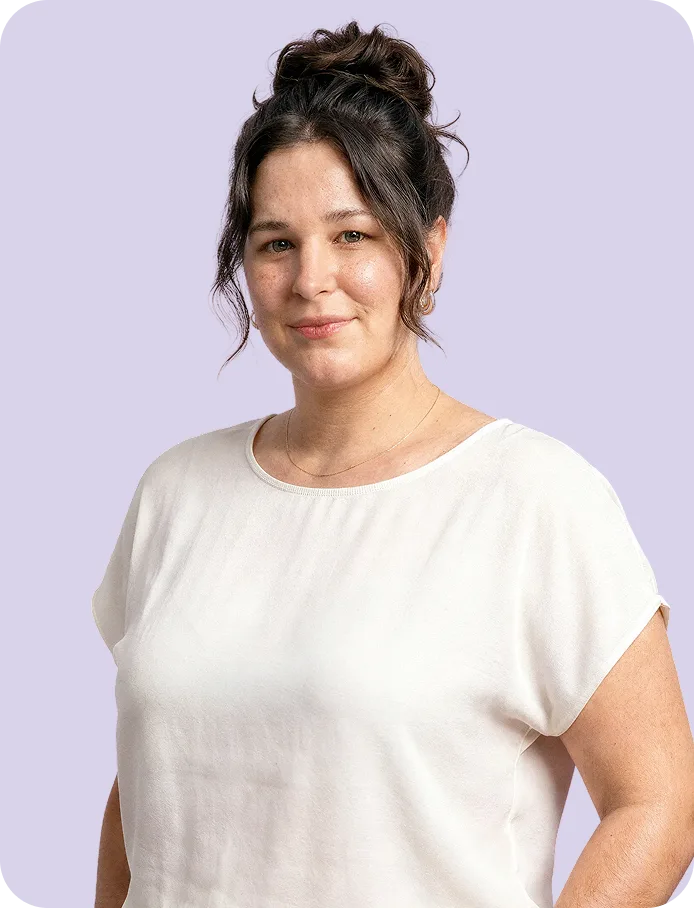 Mujer usando la app de Senda Health